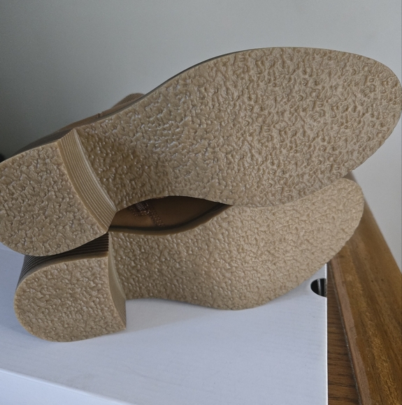 Sonoma Tan Ankle Boots with Elastic Side Panels Size 8 - Picture 6 of 11